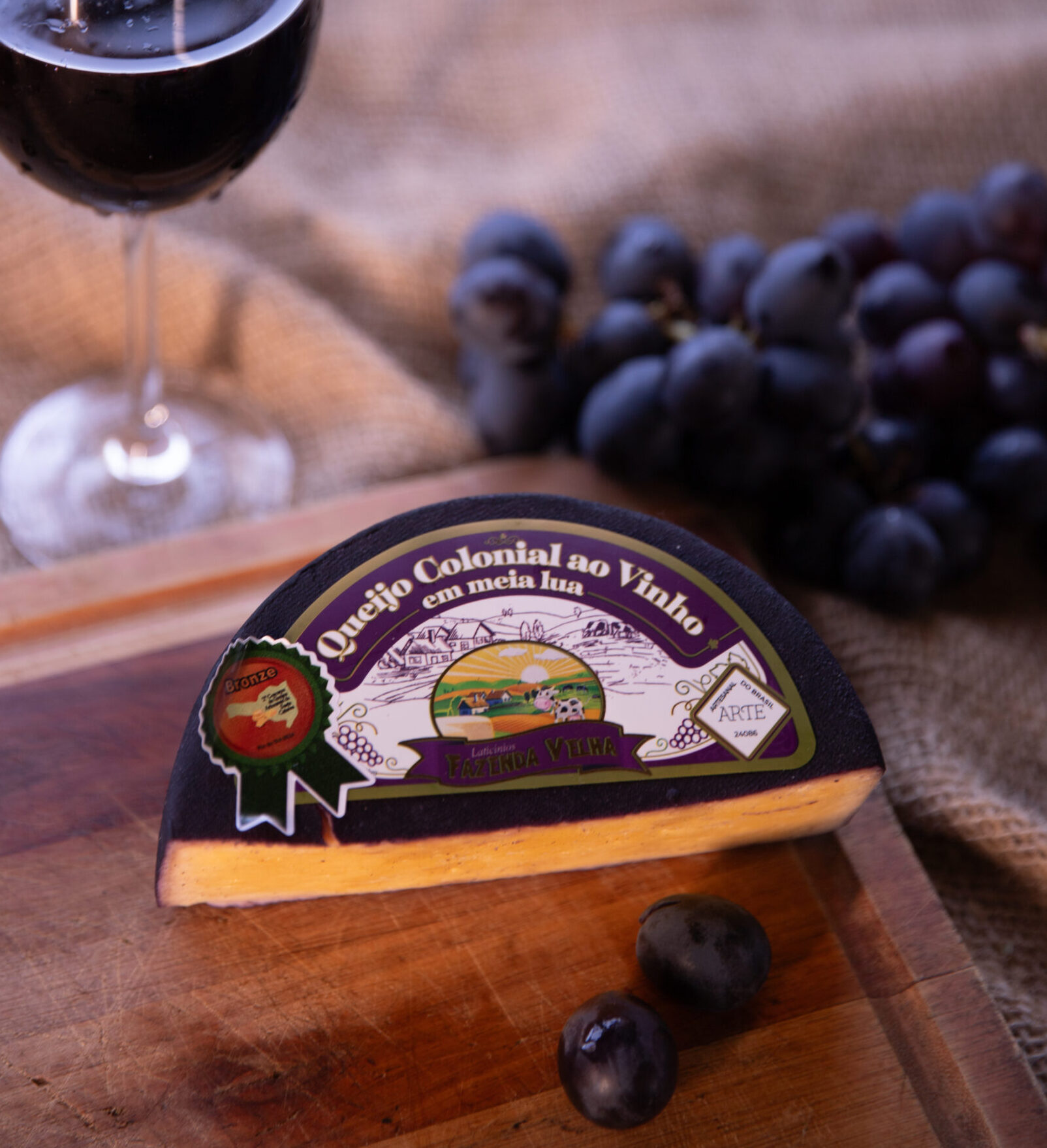 Queijo Colonial ao Vinho - Meia Lua