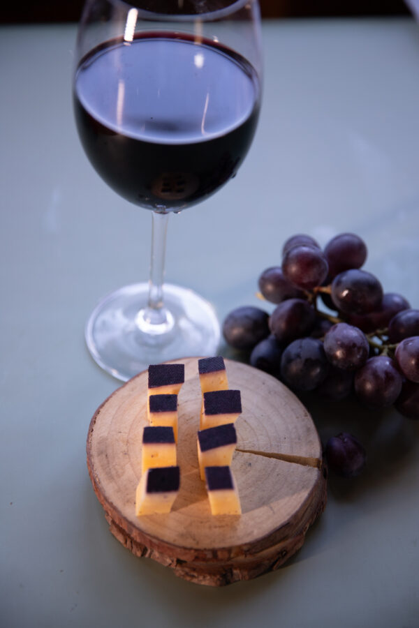 Queijo Colonial ao Vinho - Meia Lua - Imagem 2